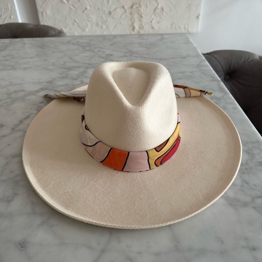 Lack of colors hat